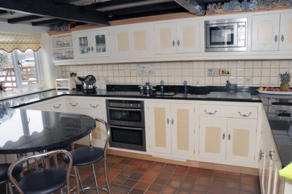 Handmade Kitchens cheshire, Bespoke Kitchens Cheshire, Bespoke Kitchens Wilmslow | Roger Moore Bespoke Kitchens Ltd 1